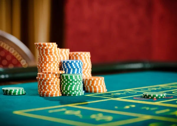 halma app interface showing football markets and live-dealer tables